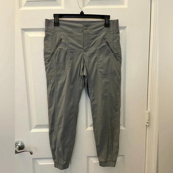 ! Athleta Trekkie Crop Jogger pants 10P - Picture 1 of 4